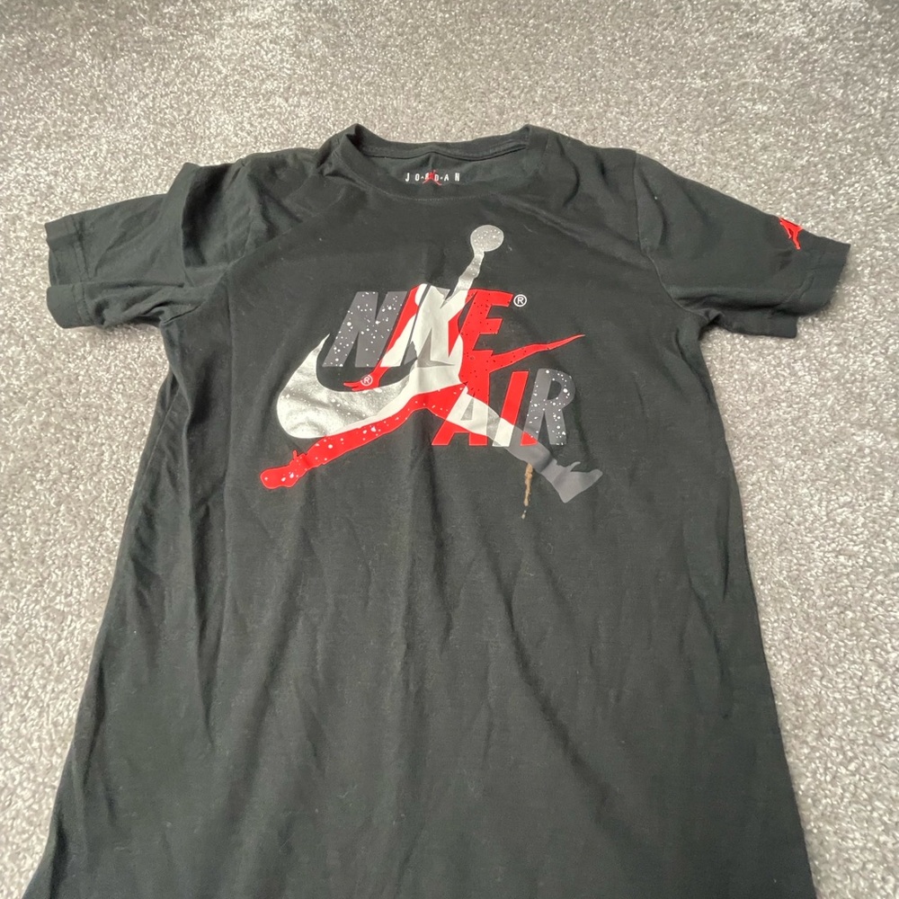 Nike Air Jordan  Black T-Shirt youth size large used/ excellent condition